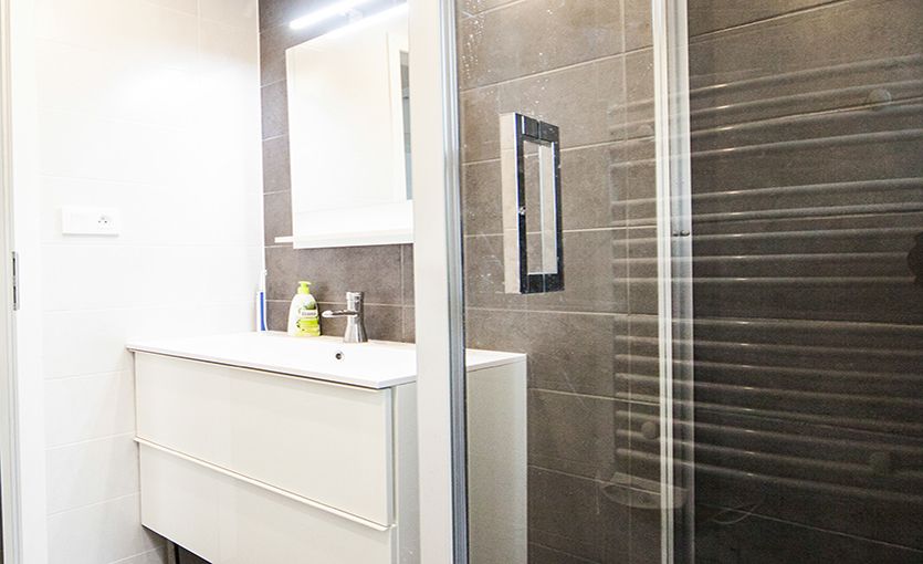 Rénovation salle de bain douche lavabo