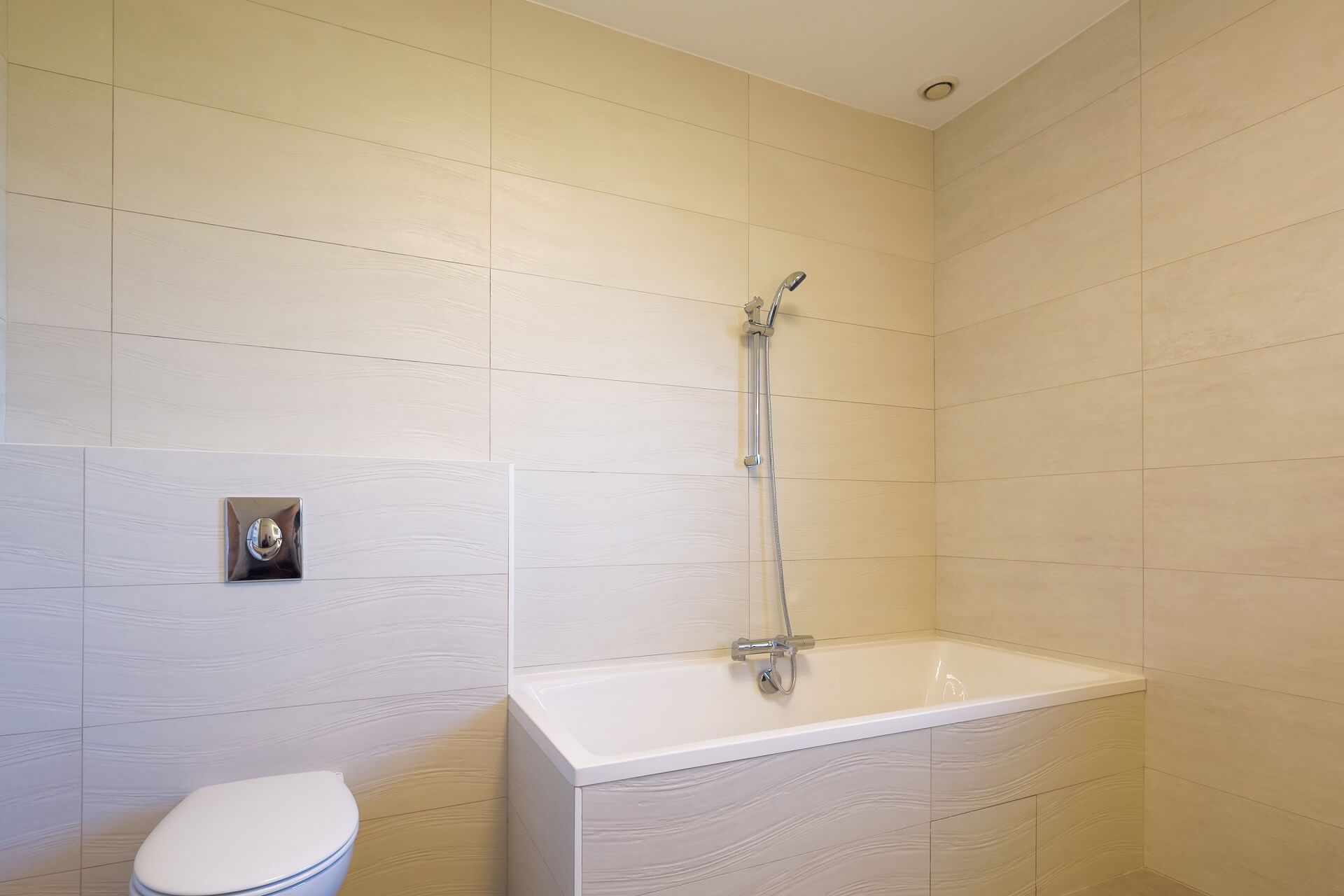 salle de bain baignoire wc montjoire