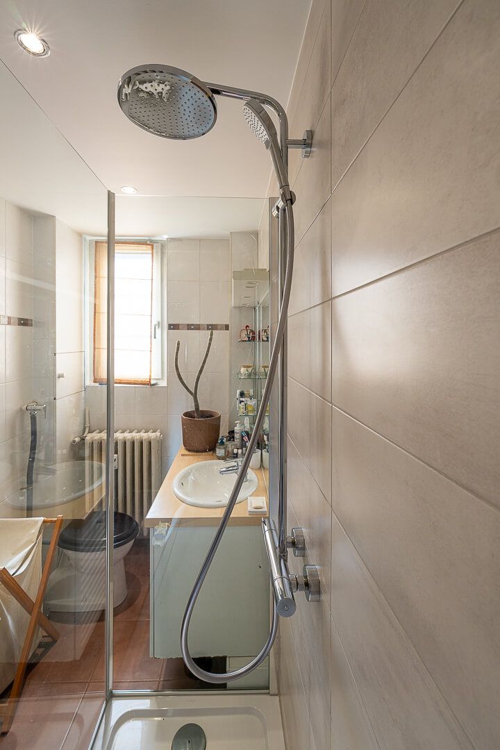 Image importée depuis https://www.reneuv.fr/wp-inside/uploads/2023/05/entreprise-renovation-salle-de-bain-douche.jpg