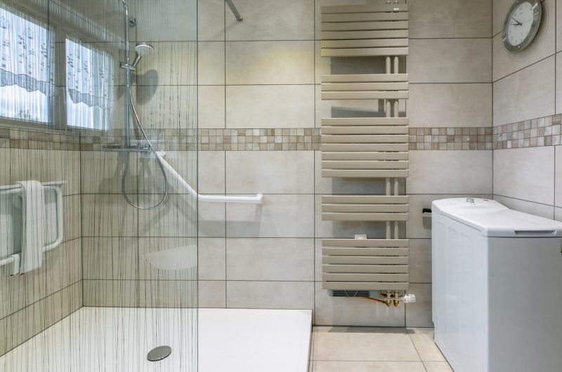 grande salle de bain rénovée