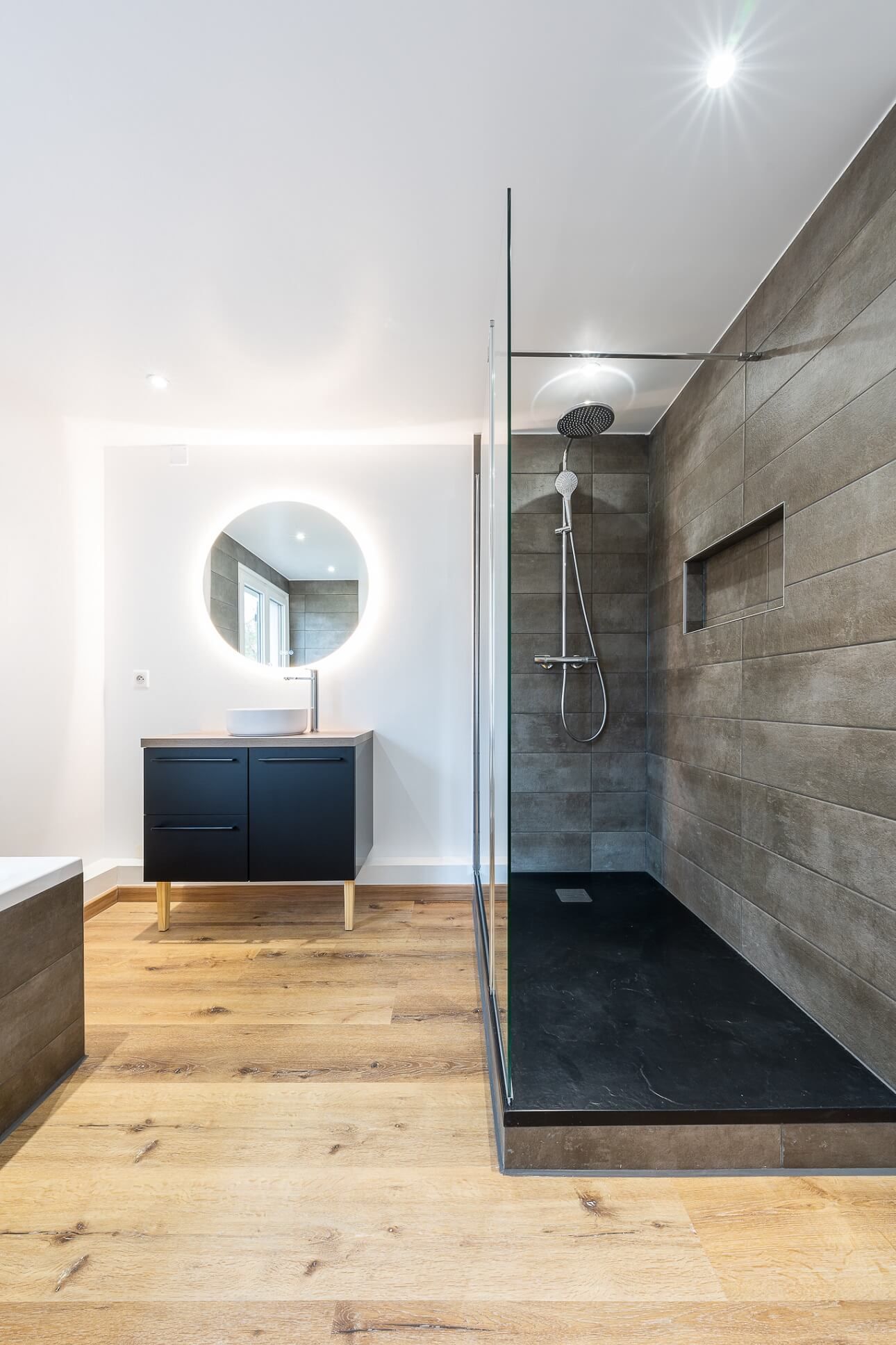 Image importée depuis https://www.reneuv.fr/wp-inside/uploads/2023/05/renovation-appartement-salle-de-bain.jpg