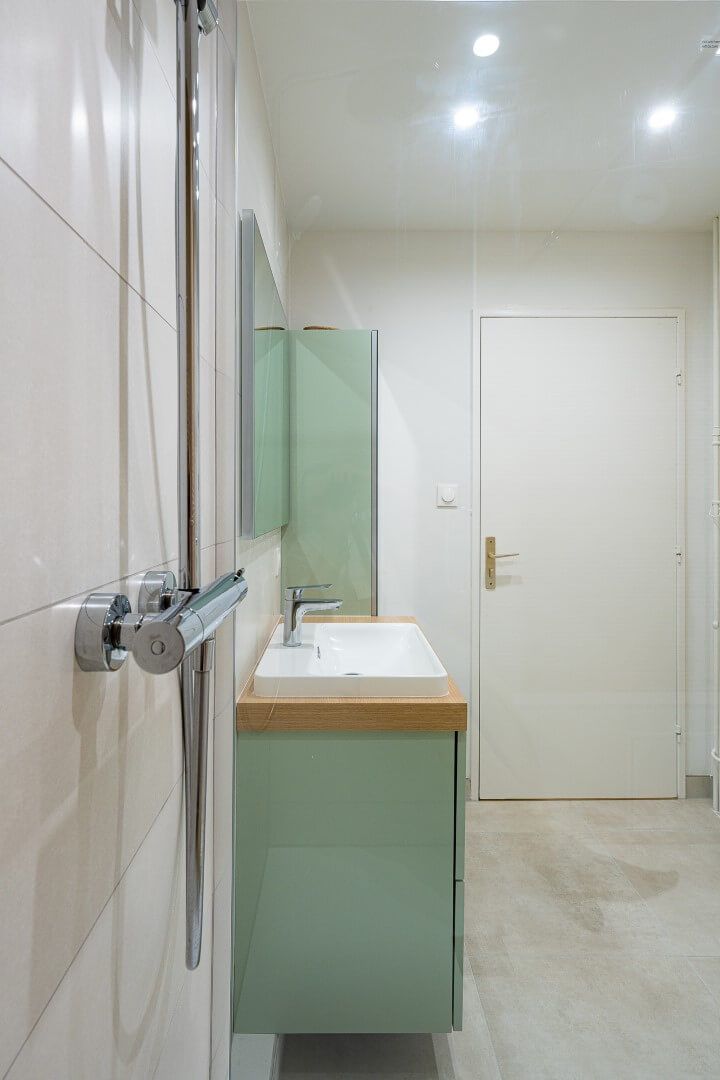 rénovation salle de bain vert d'eau