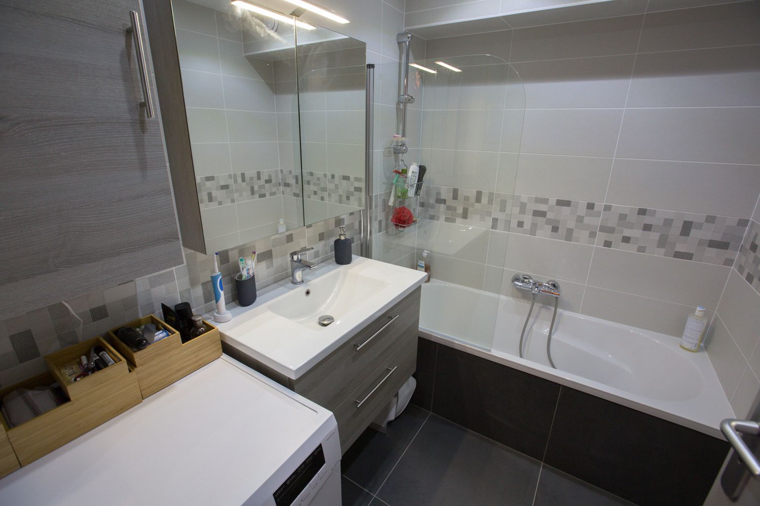 Image importée depuis https://www.reneuv.fr/wp-inside/uploads/2022/01/renovation-sallede-bain-baignoire.jpg