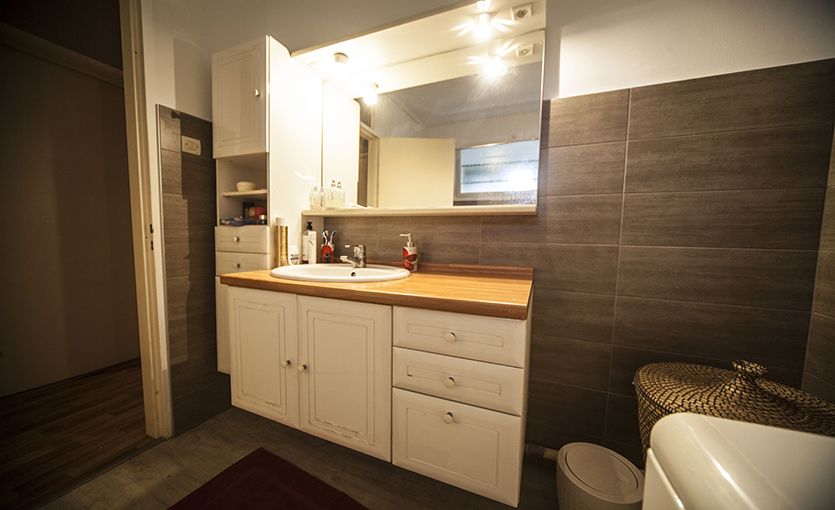 Image importée depuis https://www.reneuv.fr/wp-inside/uploads/2021/07/sdb-renovation-apres2.jpg